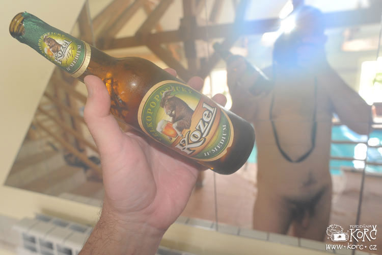    Jenom ten vrchní je nějakej divnej.   