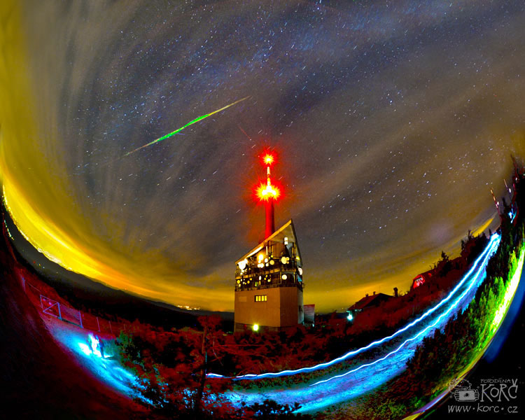    obrázek je kompilací 3 snímků z&nbsp;12. srpna 2013 pořízených na Lysé hoře   