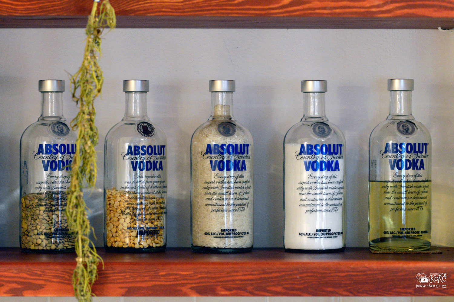    v&nbsp;kuchyni na polici   